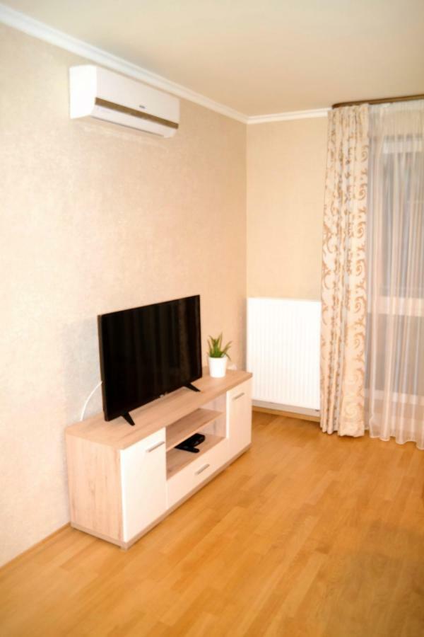 Centrum Apartman With Free Parking Győr Buitenkant foto