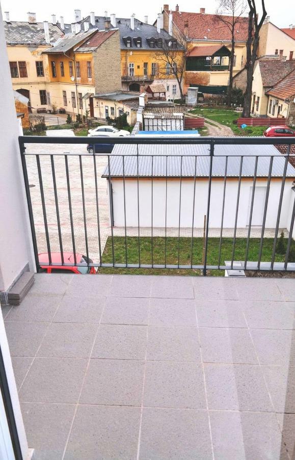 Centrum Apartman With Free Parking Győr Buitenkant foto